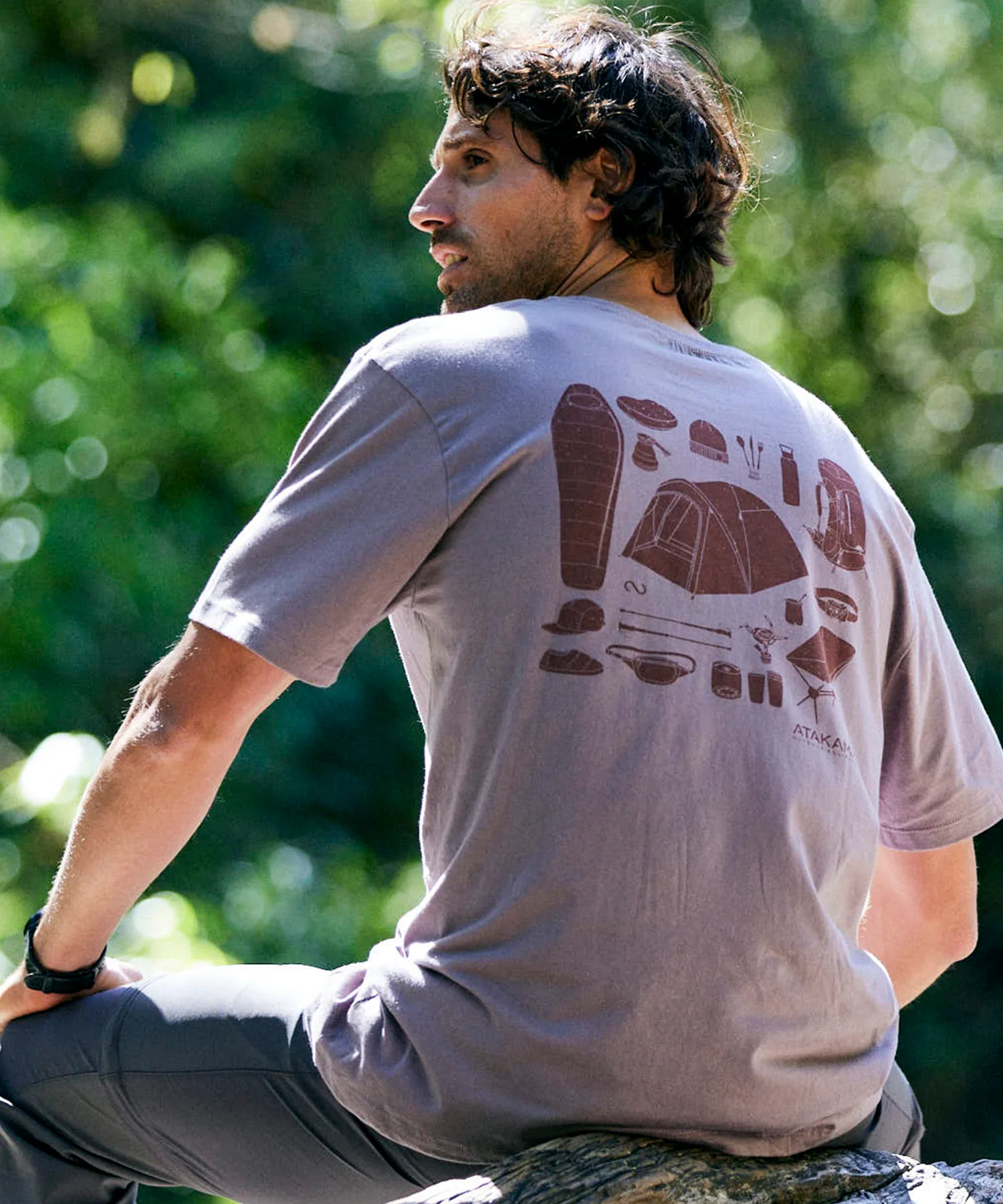 Polera Equipamiento Manga Corta Hombre Burdeo - Imagen 3