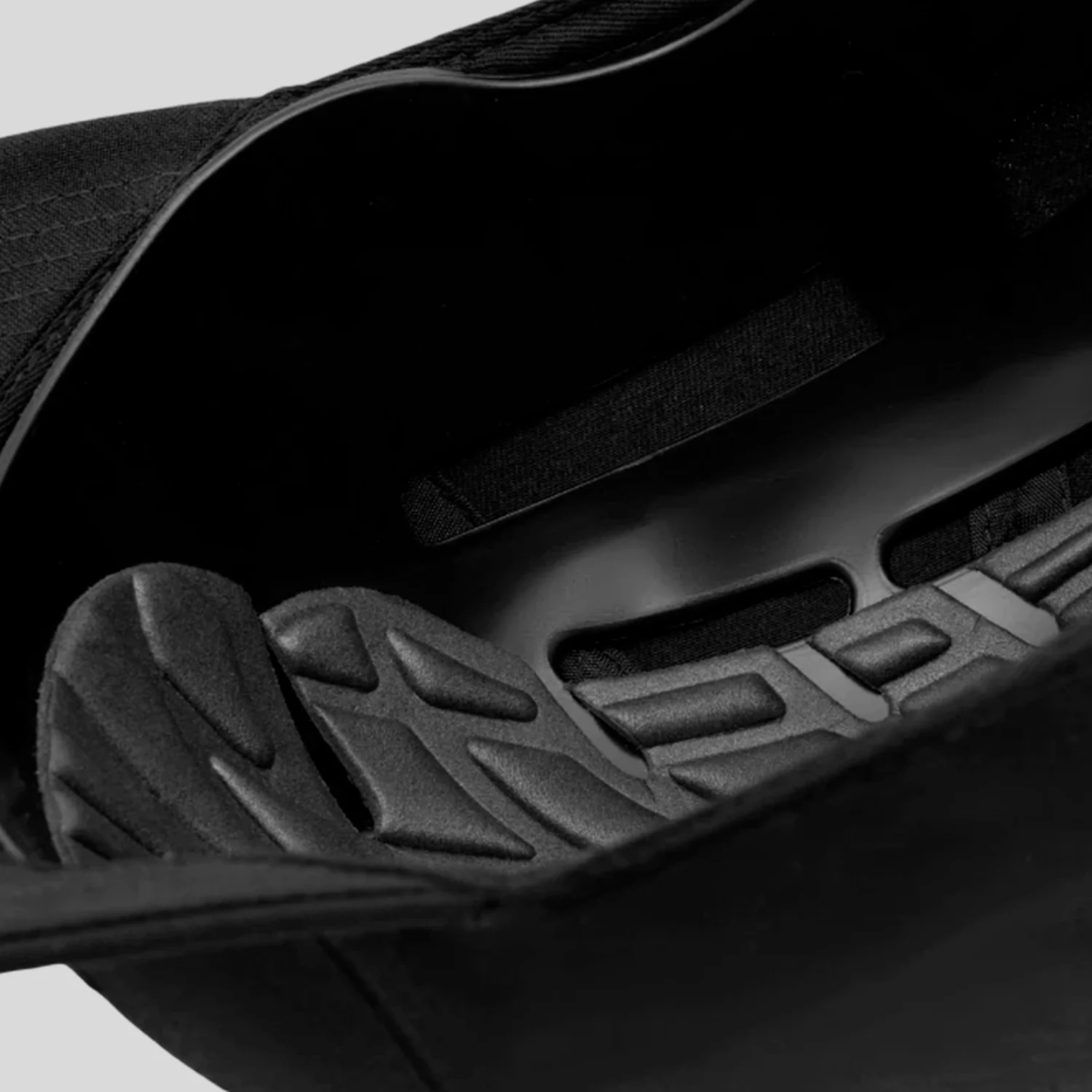 Casco Protector Adaptable a Gorra MILFORT - Imagen 9